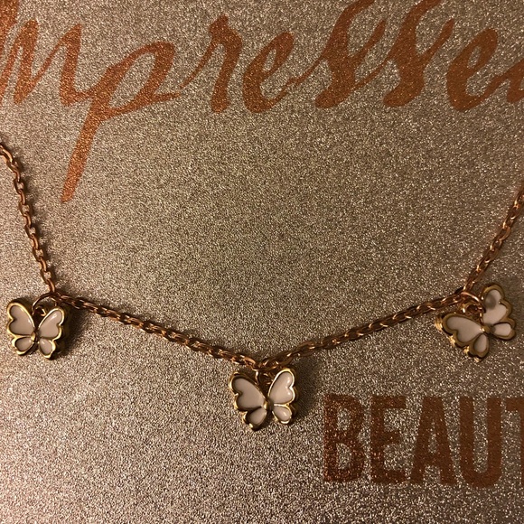 Three-piece white butterfly charm choker - Picture 1 of 1